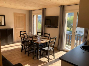 Appartement refait à neuf dans villa